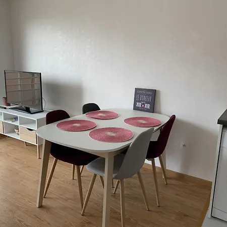 Moderne Proche Pour 4 Personnes - Fr-1-482-152 *