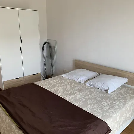 Moderne Proche Pour 4 Personnes - Fr-1-482-152 *