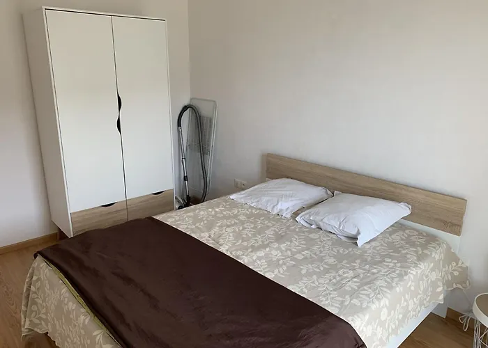 Moderne Proche Pour 4 Personnes - Fr-1-482-152 *